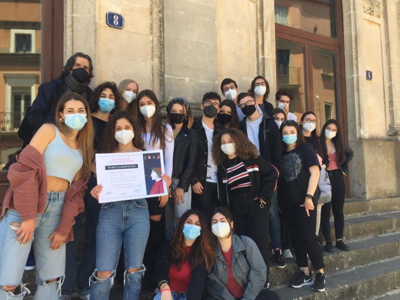 16 anni caltagirone