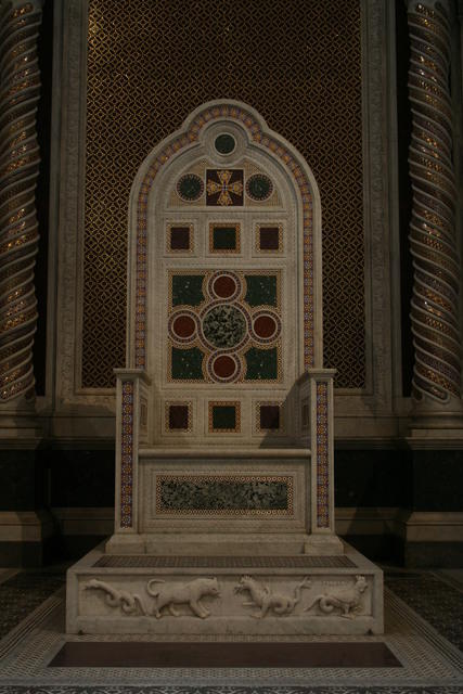 Su ali d aquila  la cattedra papale in San Giovanni in Laterano 005